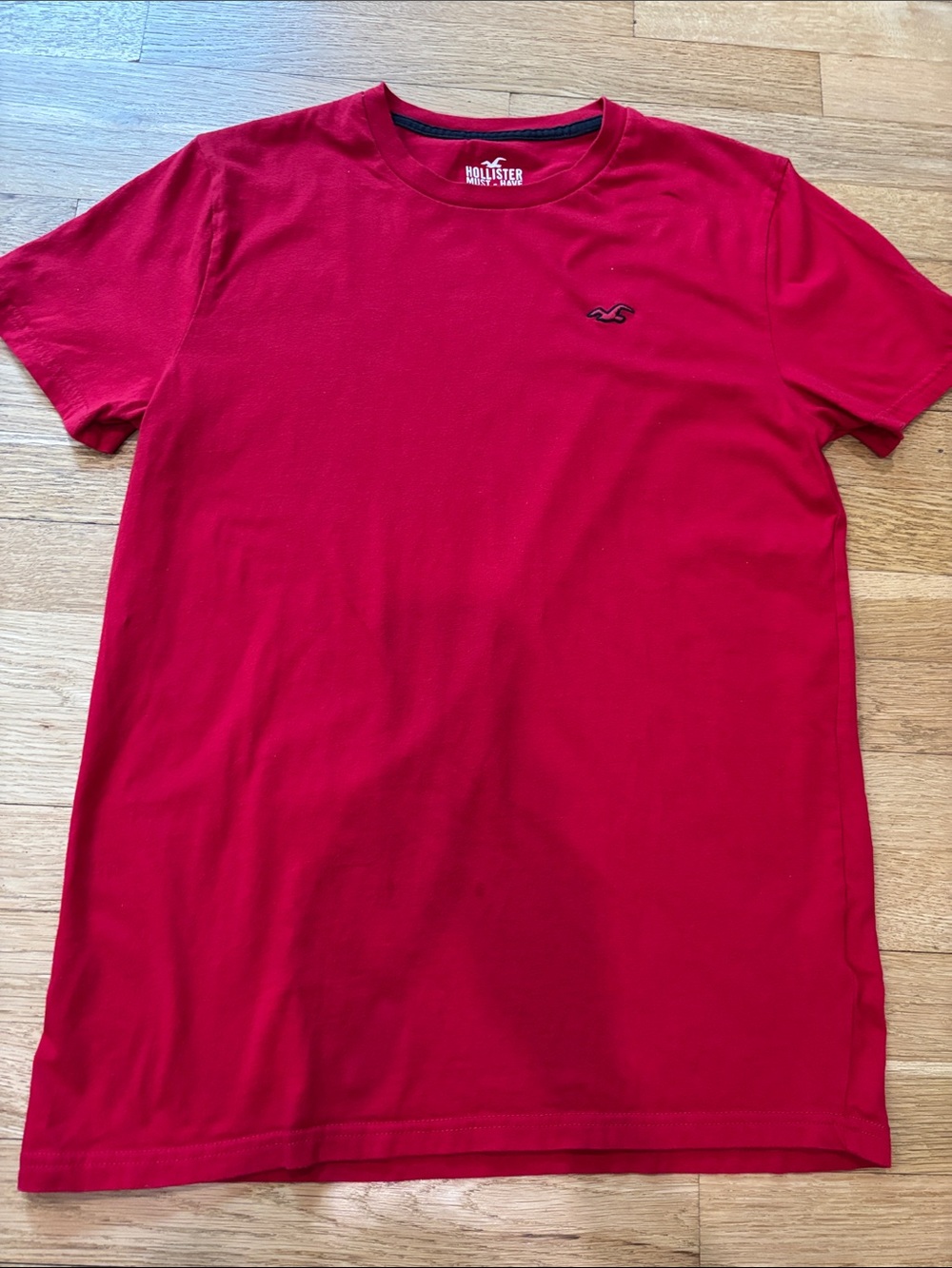 Hollister Men's Red Short Sleeve Crew Tee